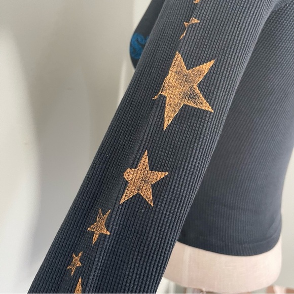 Daydreamer Gray Stardust Crop Top Henley NWOT Medium - Picture 3 of 9